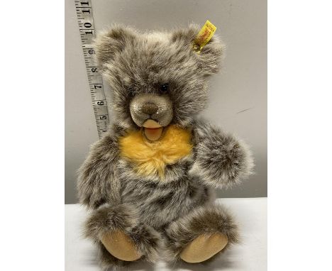A Steiff bear 0302/30