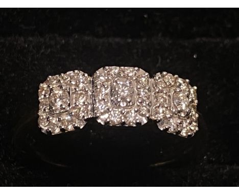A hallmarked 9ct gold and diamond cluster ring size S 2.30g