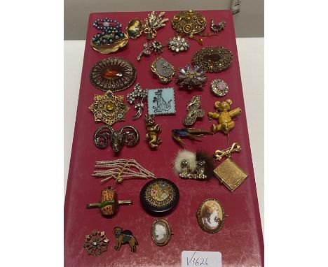 A large selection of vintage costume jewellery brooches