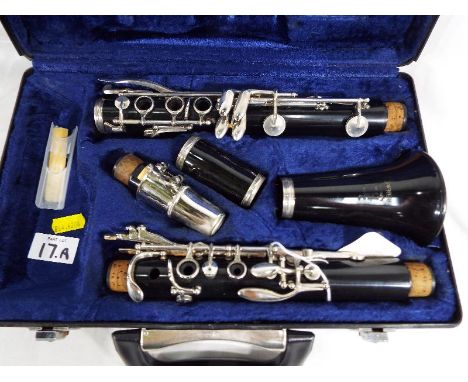 A Boosey & Hawkes of London Clarinet, marked Regent, serial no 390834 in fitted hard case - Est £30 - £40