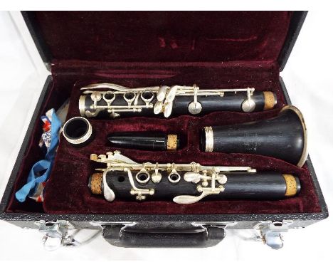 A DY clarinet, marked Musical Design in USA, in fitted hard case, Estimate £30 - £50