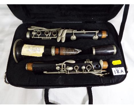 A Penzel - Muellen clarinet marked Long Island City N.Y below eagle insignia, Artist model, in fitted soft case - Est £30 - £