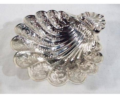 A George VI silver shell dish on tripod supports, Birmingham assay 1950, approximate weight 121 grams