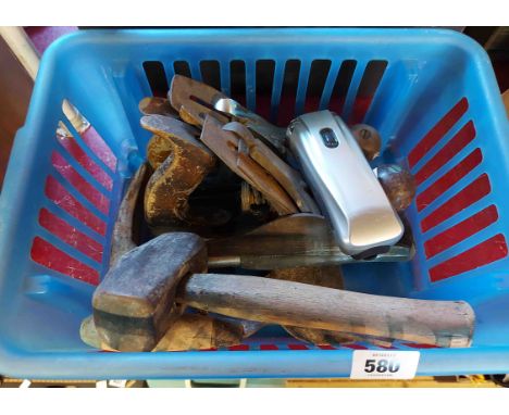 A small crate containing a quantity of assorted tools including Stanley No. 4 and 4 1/2 planes, lump hammer, etc.