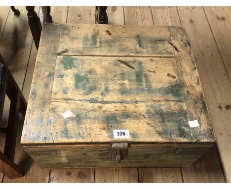 A 46cm vintage wooden lift-top box with distressed finish and flanking carrying handles