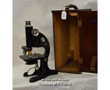 R &amp; J Beck L.T.D London microscope,  Model 29,  U.L.A26 in original case