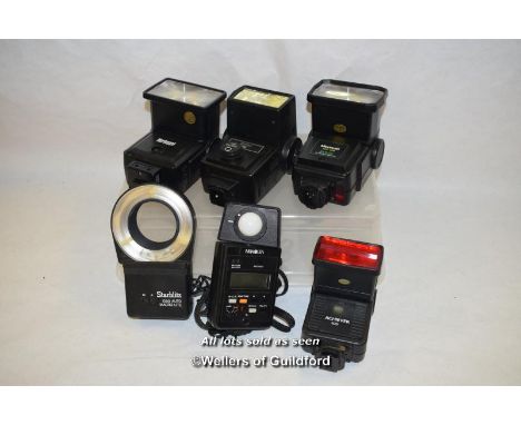 5x mixed camara flashes, Starblitz 1000 Macro-Light, Vivitar 283, Achiever 828, National PE-3057 and Miranda 650 OM also with