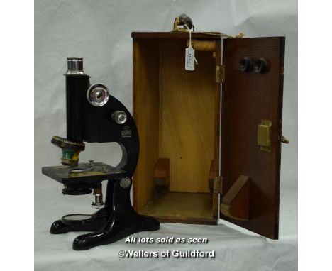 R &amp; J Beck L.T.D London microscope,  Model 29, U.L A33 in original case