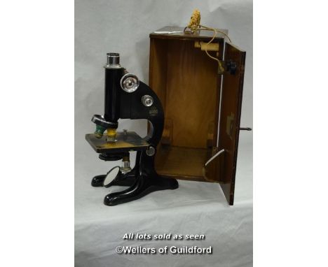 R &amp; J Beck L.T.D London microscope, Model 29,  U.L.A12 in original case