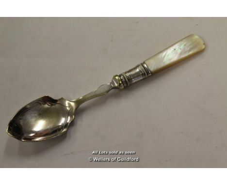 *ANTIQUE SILVER PLATED SPOON WITH MOTHER OF PEARL HANDLE. EGG SPOON. EPNS. [LQD79](LOT SUBJECT TO VAT)