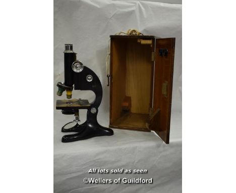R &amp; J Beck L.T.D London microscope,  Model 29, U.L.A42  in original case