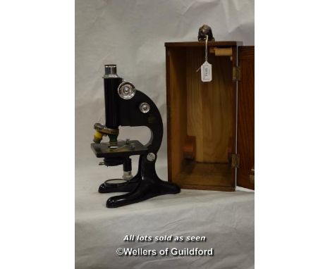 R &amp; J Beck L.T.D London microscope, Model 29,  U.L B9 in original case