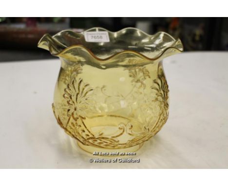 *ANTIQUE VICTORIAN /EDWARDIAN URANIUM VASELINE GLASS DUPLEX OIL LAMP SHADE . [LQD79](LOT SUBJECT TO VAT)