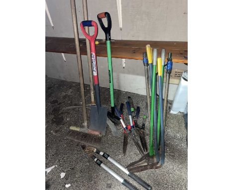 Outside Garden Tools. Gardening hand tools to include a spade, 4 pairs of edge trimming shears, 3 hand shears, loppers, etc.,