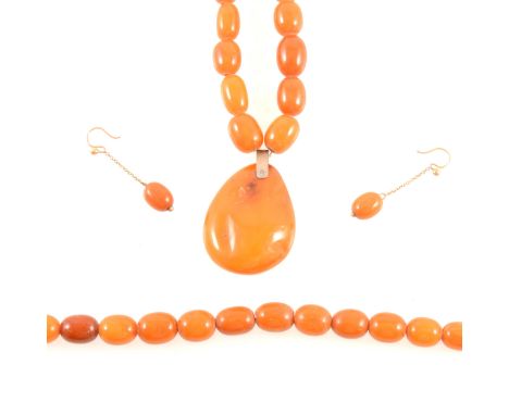 A necklace of thirty-four egg shaped beads graduating from 12mm x 10mm to 11mm x 8mm, overall length 40cm, no fastener, and a