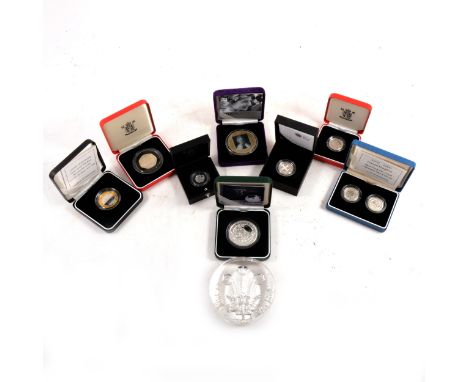 Royal Mint Commemorative Coins, including 2007 Britannia £10 platinum proof coin, boxed with certificate number 102; 2005 Bri
