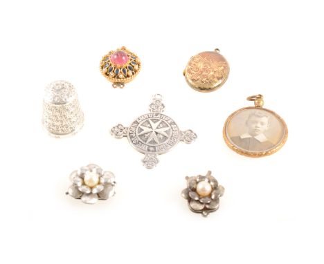 A box of assorted jewellery, a cross set with a diamond and four emeralds, four fasteners for pearls, a silver St John's Ambu