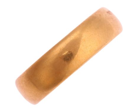 An early 20th century 18ct gold wedding band ring, maker RP, Birmingham 1923, band width 6.2mm, size X, 7.8gNo damage or repa