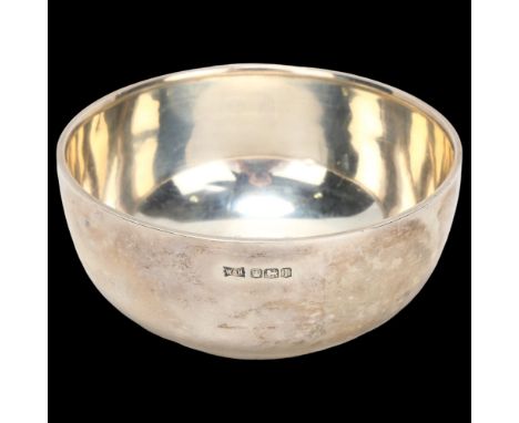 George V plain circular silver bowl, Walker & Hall, Sheffield 1928, 4.6oz, 11cm diameter, original fitted boxLight surface sc