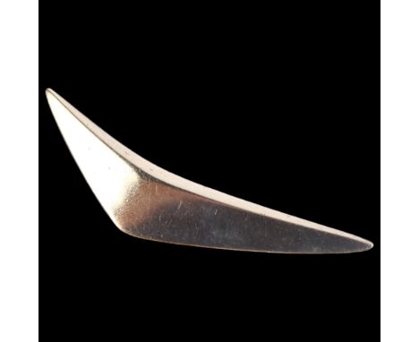 HANS HANSEN - a Danish sterling silver boomerang brooch, model no. 113, designer Bent Gabrielsen, length 75mm, 12.5gGood cond