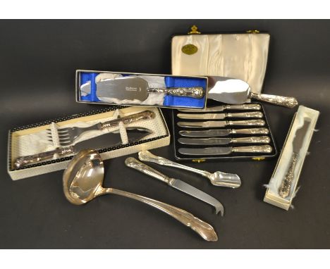 A silver Kings pattern stilton scoop, Mappin and Webb, Sheffield 1979, 2.5oz; a silver hafted King's pattern cake slice, Shef