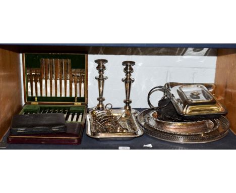 An oak cased set of silver plate fruit knives and forks with mother of pearl handles together with quantity of assorted silve