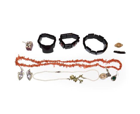 Mixed jewellery including a coral necklace, a jet and cornelian bangle, a jet and gilt metal necklet, moss agate fob and a pa