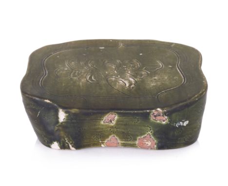 A COMBED CIZHOU GREEN-GLAZED PILLOW
Jin-Song dynasty, earthenware pillow in sloped rectangular form with rounded sides, cover