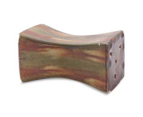 A SANCAI-GLAZED PILLOW
Liao dynasty, rectangular sloping earthenware pillow covered in mottled streaky brown and green glaze,