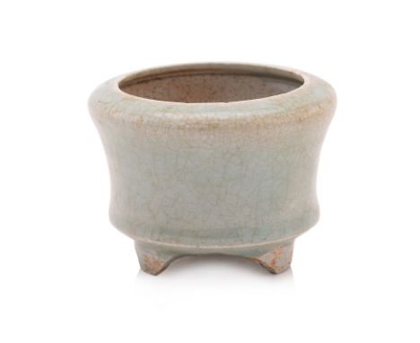 A QINGBAI TRIPOD CENSER
Circular censer with waisted sides and inverted mouth rim, the exterior covered in transparent pale b