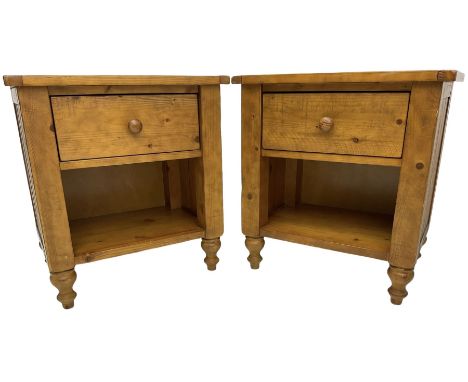 Pair of contemporary pine bedside tables, fitted with single drawer over open shelf, on turned supportsDimensions: Height:&nb