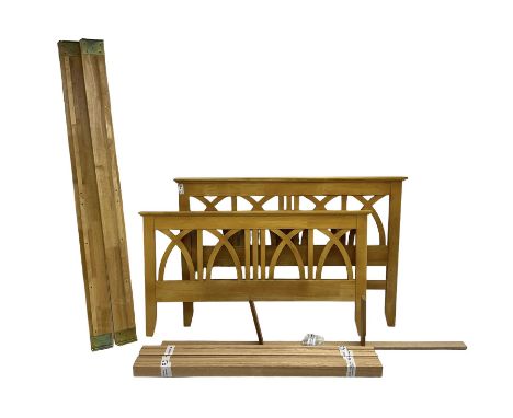 Light wood 4' 6'' double bedstead