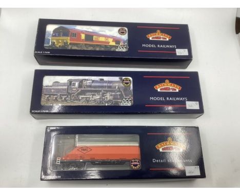 Bachmann model Railway interest ; class 67 32-725 , 37326A hopper wagon, and 32 950 Standard class black BR tender (3)