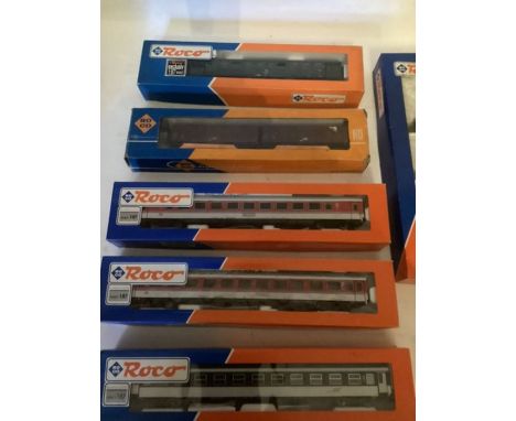 ROCO vintage model railway boxed sets to include 44074 and 4 carriages(6)