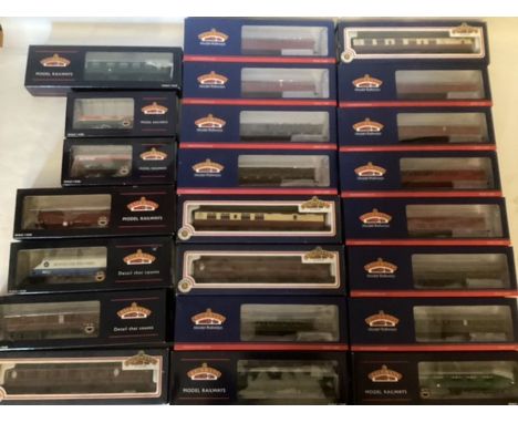Bachmann toy railway interest; Very large selection of boxed &nbsp;carriages etc all boxed and mostly appear unused. ( quanti