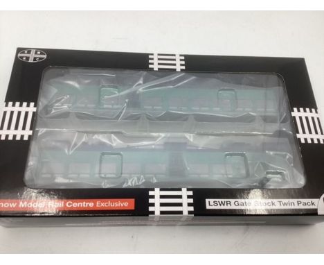 Kernow k1004 LSWR Gate Stock BR green twin set 373 boxed set (1)