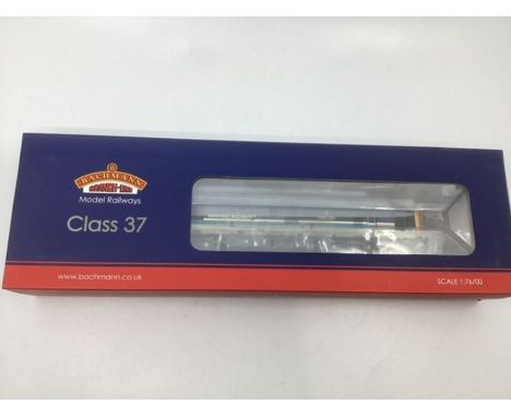 Bachmann Model Railway interest ; 32-376A class 37 Robert Fairlie weathered &nbsp;set boxed (1)