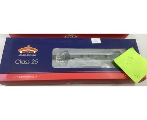 `Bachmann boxed model railways ; 32 331 aBR Green &nbsp;yellow ends weathered and 31 004 Robinson Class BR black early &nbsp;