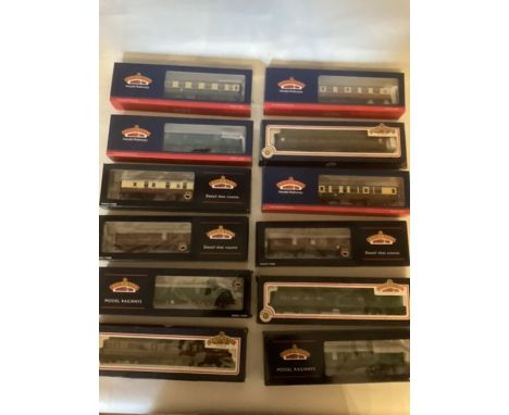 Bachmann toy railway interest ; Large selection of wagon/carriages all as shown boxed .(quantity)