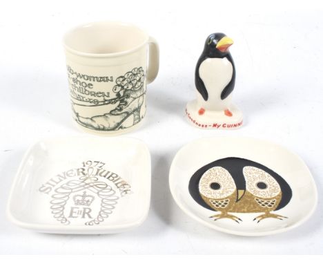 Four pieces of mid-century ceramics. Comprising a Carlton Ware Guinness penguin, H9.5cm, a Weatherby Kenneth Townsend dish de