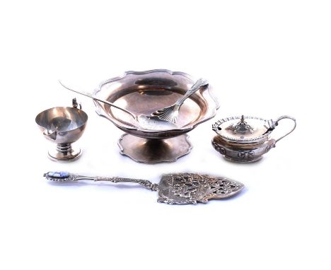 Small collection of silver, including a pedestal bowl, makers mark worn, London 1914, diameter 14.5cm, a silver coaster with 