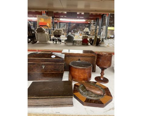 A QUANTITY OF VINTAGE BOXES TO INCLUDE A WALNUT TEA CADDY, A MAHOGANY TEA CADDY, BOX OF COASTERS, RELIGIOUS WALL PLAQUE, ETC 