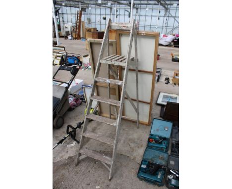A VINTAGE FIVE RUNG WOODEN STEP LADDER 