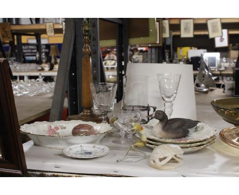 A MIXED LOT TO INCLUDE THREE LIMOGES PLATES, A ROYAL GRAFTON TRINKET DISH, A EGYPTIAN SCARAB BEETLE, A LAMP ETC 