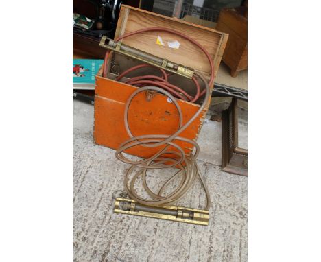 A VINTAGE WOODEN BOX CONTAINING AN AQUARULE WITH PIPING 
