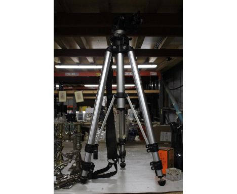 A PROFESSIONAL MANFROTTO TRIPOD - MADE IN ITAY 