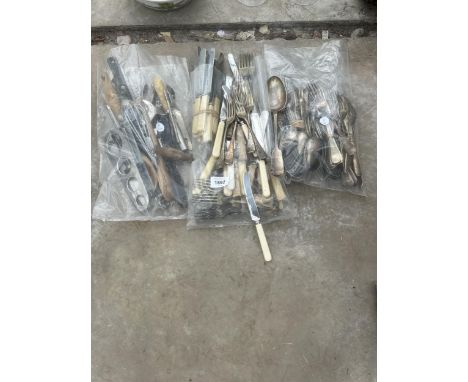 A LARGE ASSORTMENT OF VINTAGE FLATWARE 