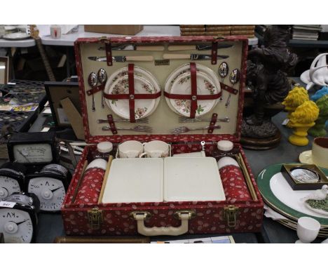 A VINTAGE BREXTON PICNIC HAMPER CONTAINING ORIGINAL FLASKS, BREXTON CROCKERY, STORAGE BOXES, KNIVES, FORKS AND SPOONS, ETC 