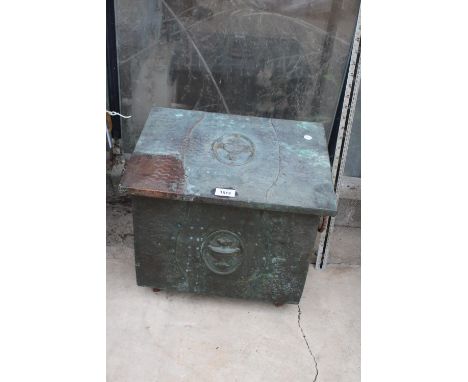 A VINTAGE COPPER BOUND LOG/COAL BOX WITH GALVANISED LINER 