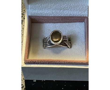A MARKED SILVER DRESS RING WITH A SMOKEY AMBER COLOURED STONE SIZE O IN A PRESENTATION BOX 